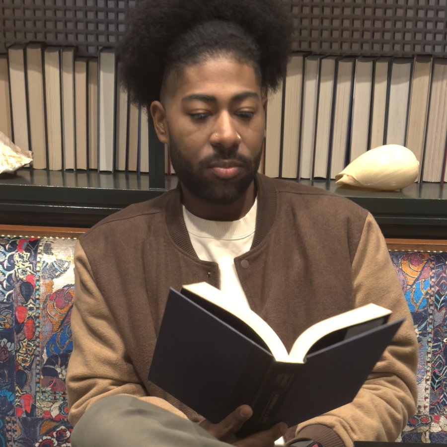 Deshon Méndez, founder of The Helpful Byte